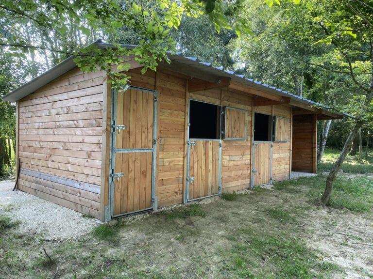 Box avec Abri et Sellerie - BOX017 - Module 2 Boxes en Bois Douglas avec Toiture Bac Acier_1