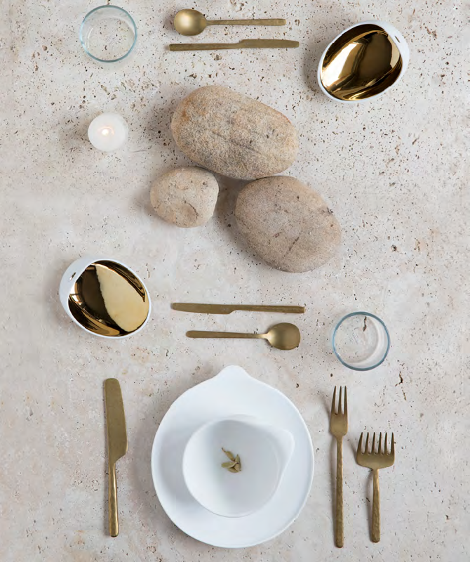 Couteau de table Kodai Vintage Gold Q23 - Inox 18/0 - Manche martelé et finition patinée_1