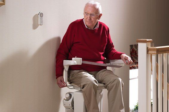 Fauteuil monte-escalier SIENA - Monte-charge pour escaliers droits ou tournants - Design épuré, pivotement manuel ou motorisé, charge jusqu'à 160?kg_2