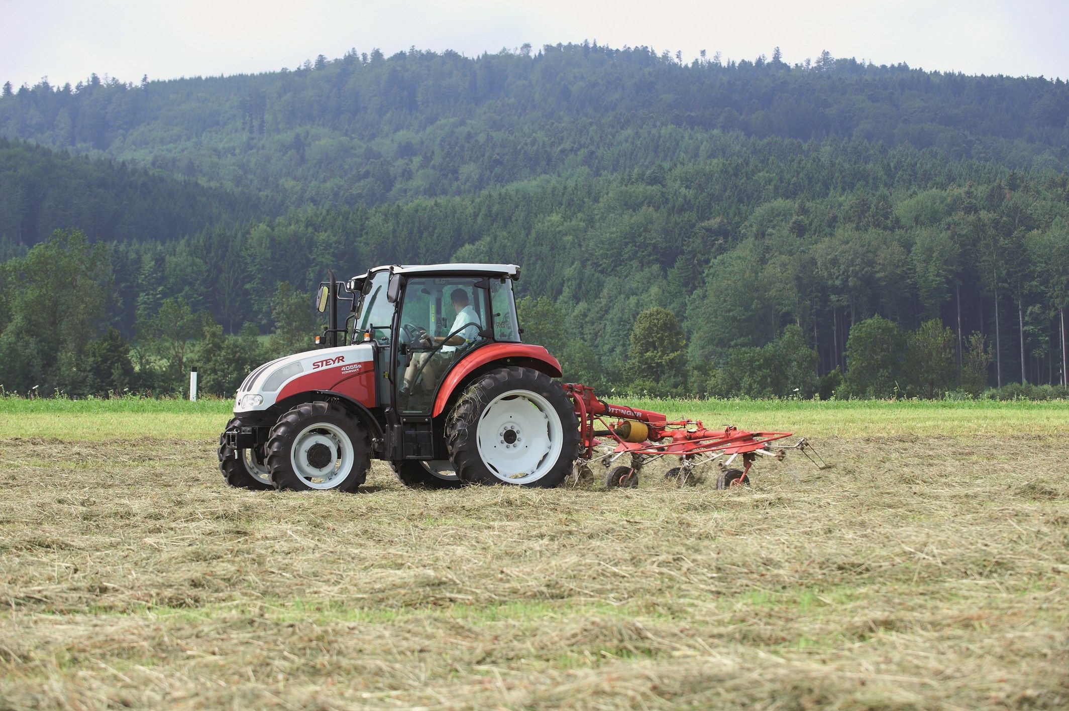 4055 - 4065 Kompakt S - Tracteur agricole Steyr - Puissance de 58 à 114 ch avec cabine spacieuse et moteur FPT F5C_1