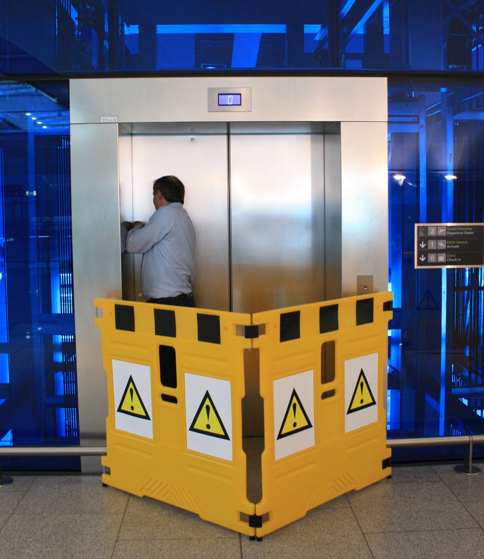 Barrières de securite et signalisation travaux ascenseurs_1