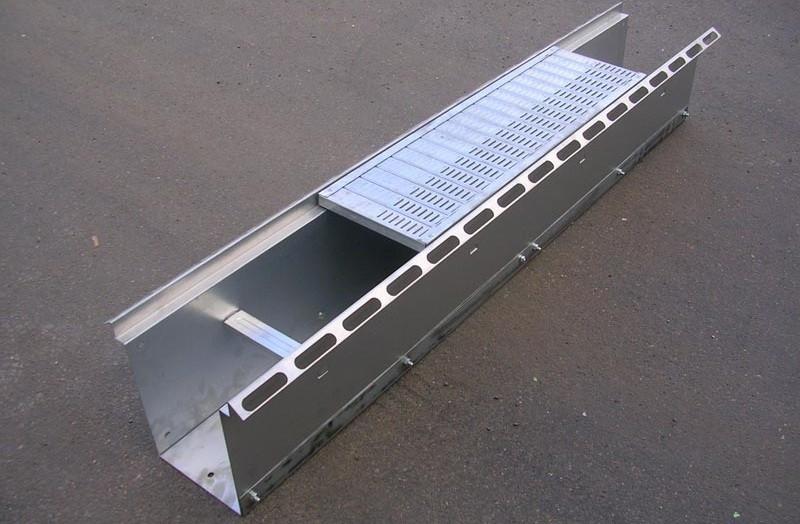 Caniveaux et caillebotis de ventilation - Lecitech avec pattes de scellement et pièces de raccordement_1