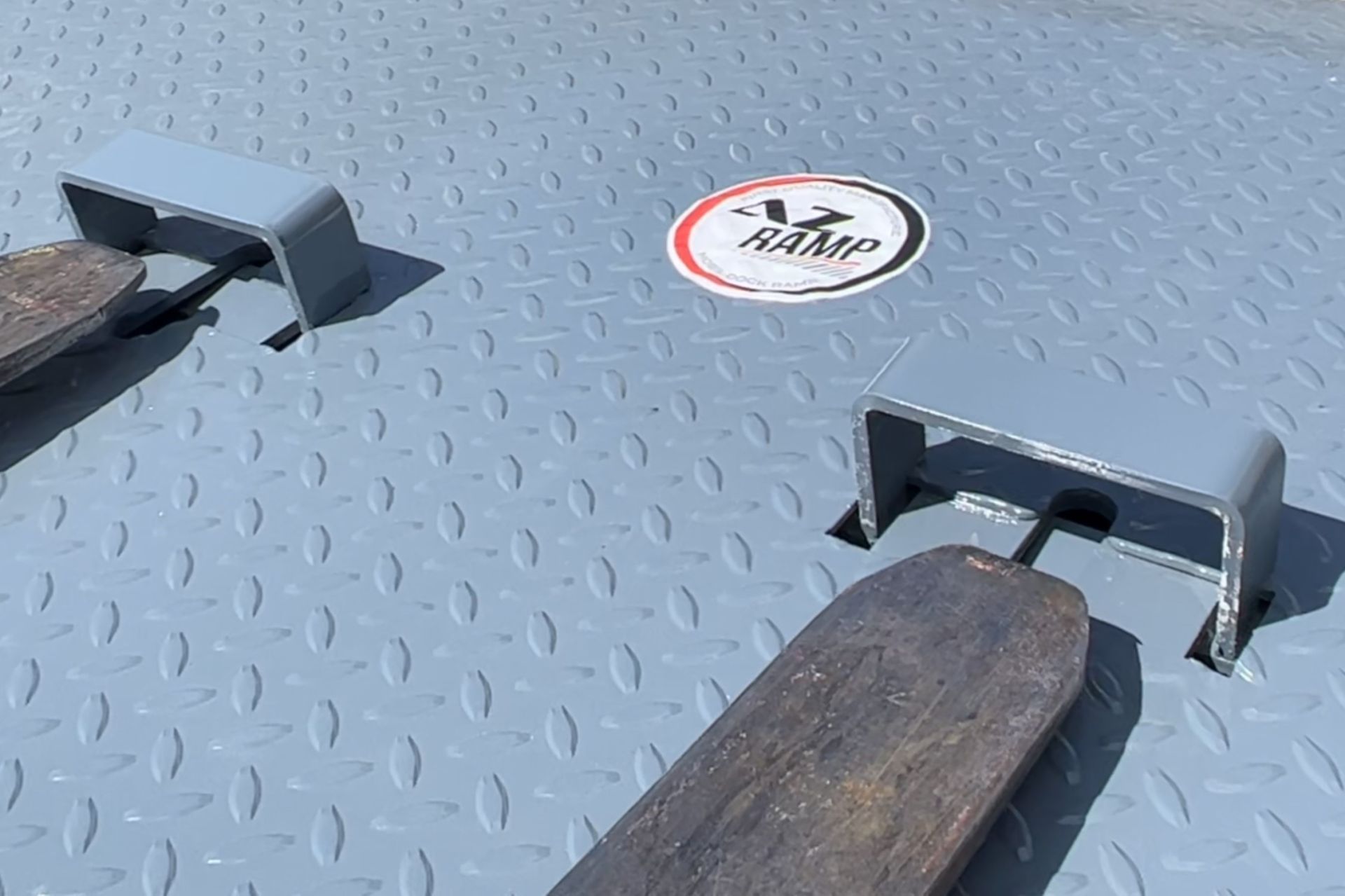 Rampe d'accès pour conteneur  au sol, déplaçable pour des opérations de chargement / déchargement rapides - Capacité 8T - AZ Ramp HCNN-08_1