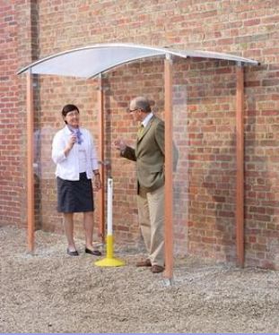 Abri fumeur mural - structure bois et acier - parois plexiglas - 2m de largeur_1