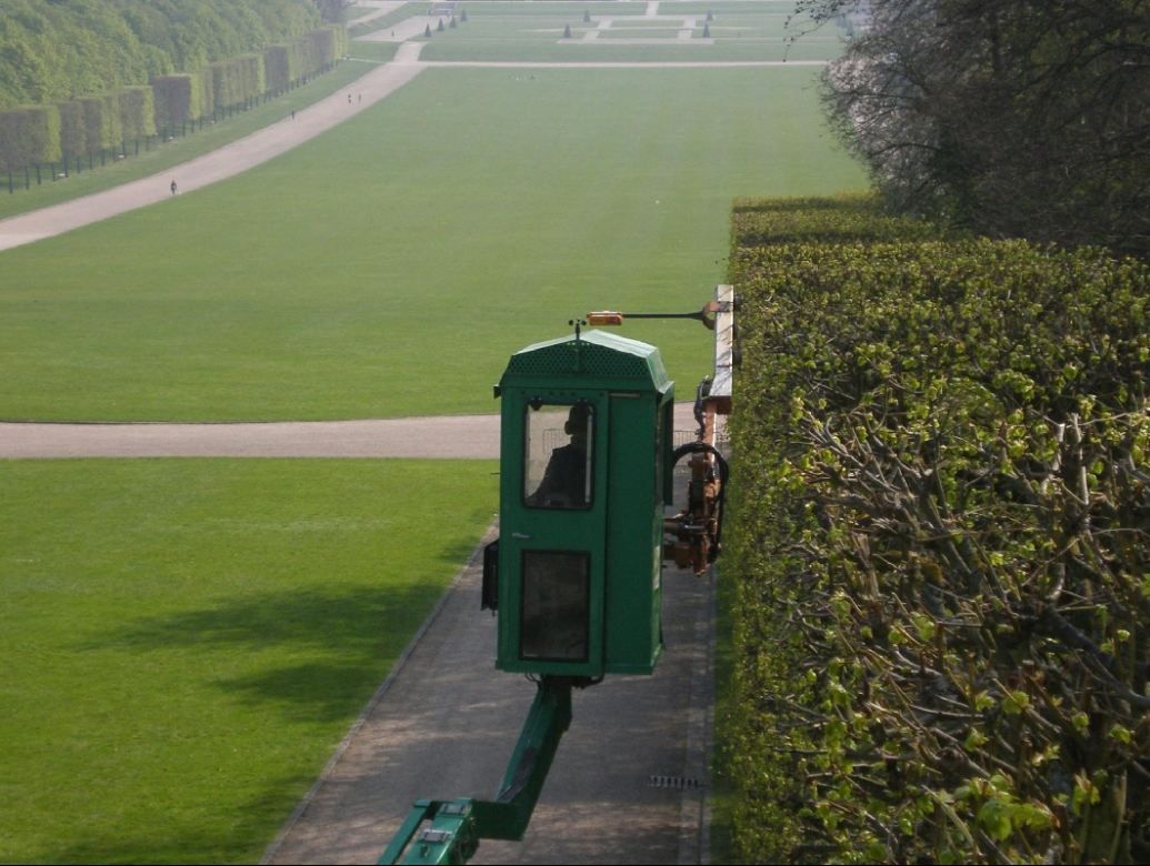 Équipement de précision pour élagage avec guidage laser