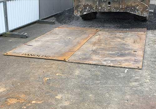 Pont lourd acier 3000*1500*20 - Solution pour franchissement des engins avec 4 trous aux extrémités_1