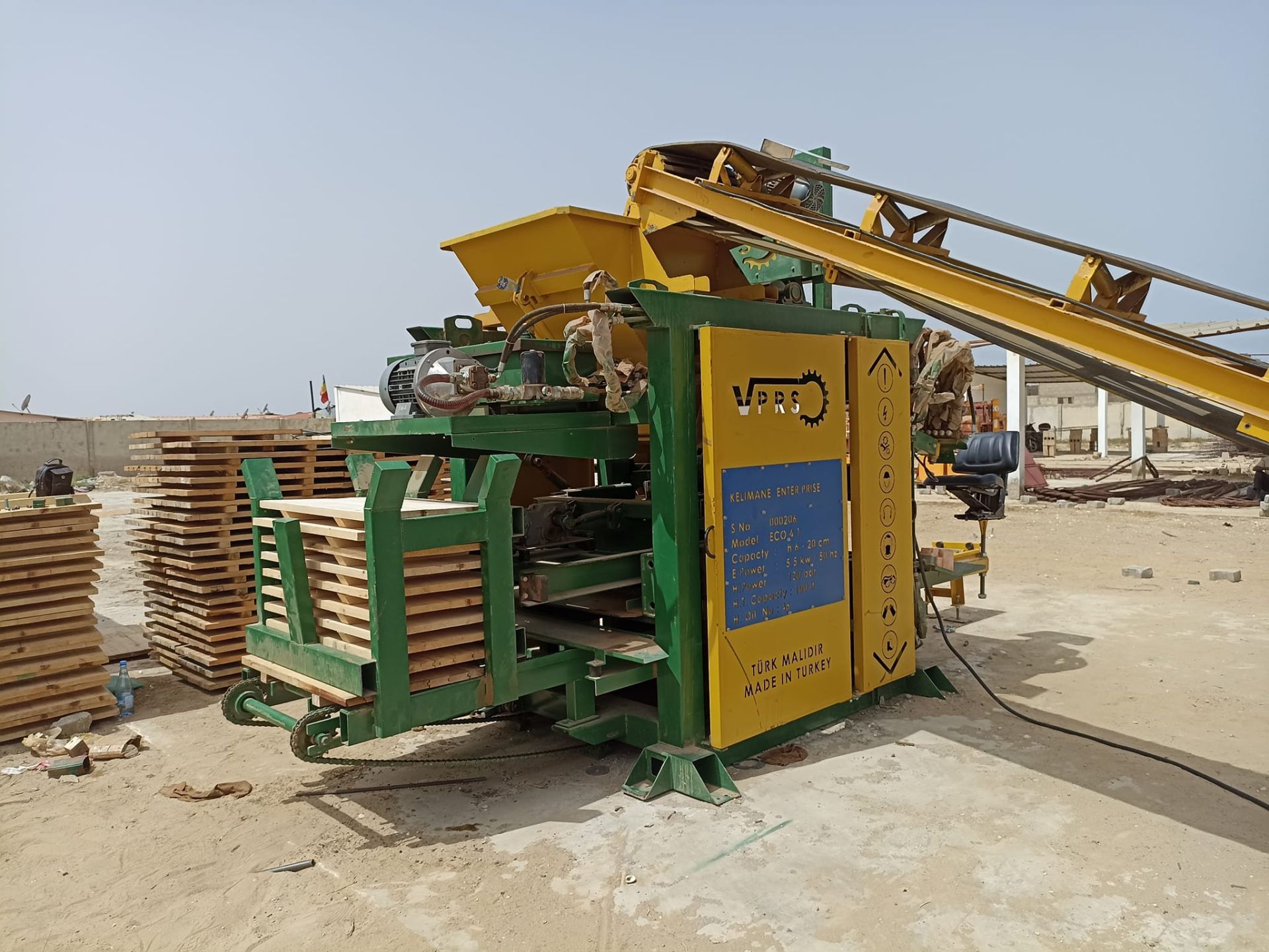 Machine à briquettes semi-automatique - VESS ECO 4.1 - Capacité 4 000 briquettes en 8 h - BEYAZLI GROUP_1