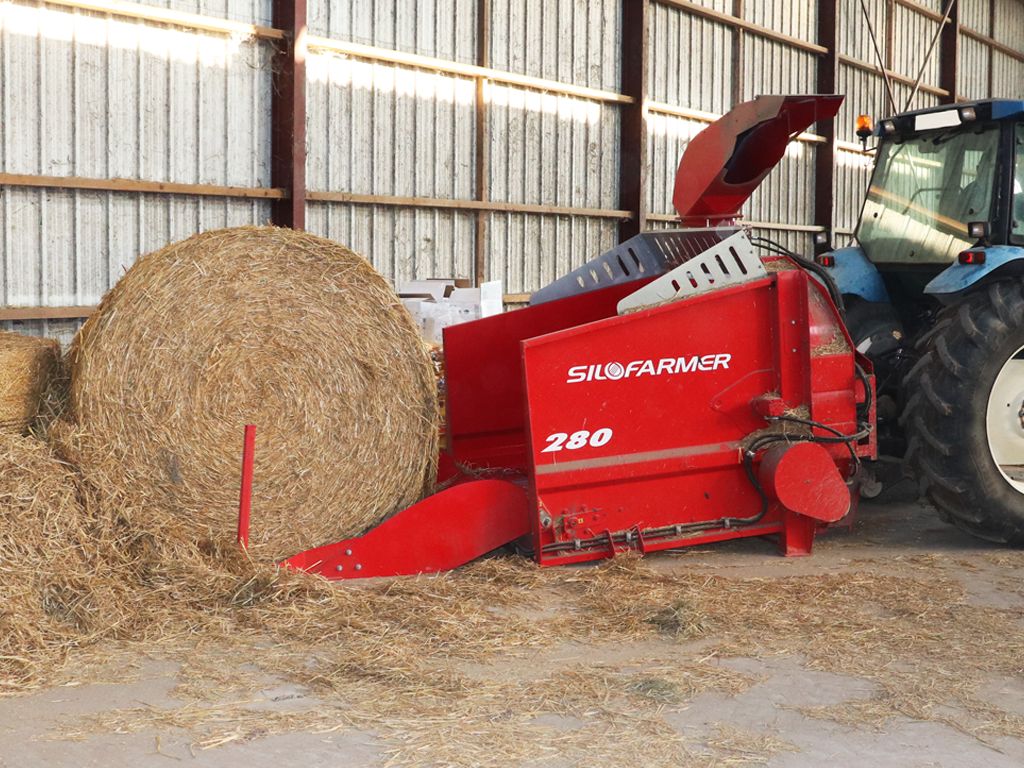 Pailleuse portée et semi-portée Silofarmer pour élevage moderne