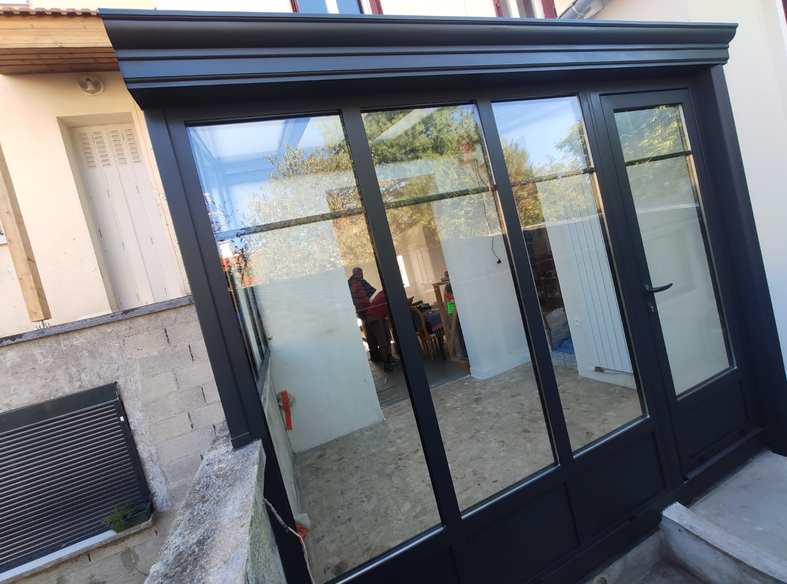 Véranda sur mesure en aluminium - Gris anthracite - Porte à serrure 3 points haute sécurité + trapèze_1