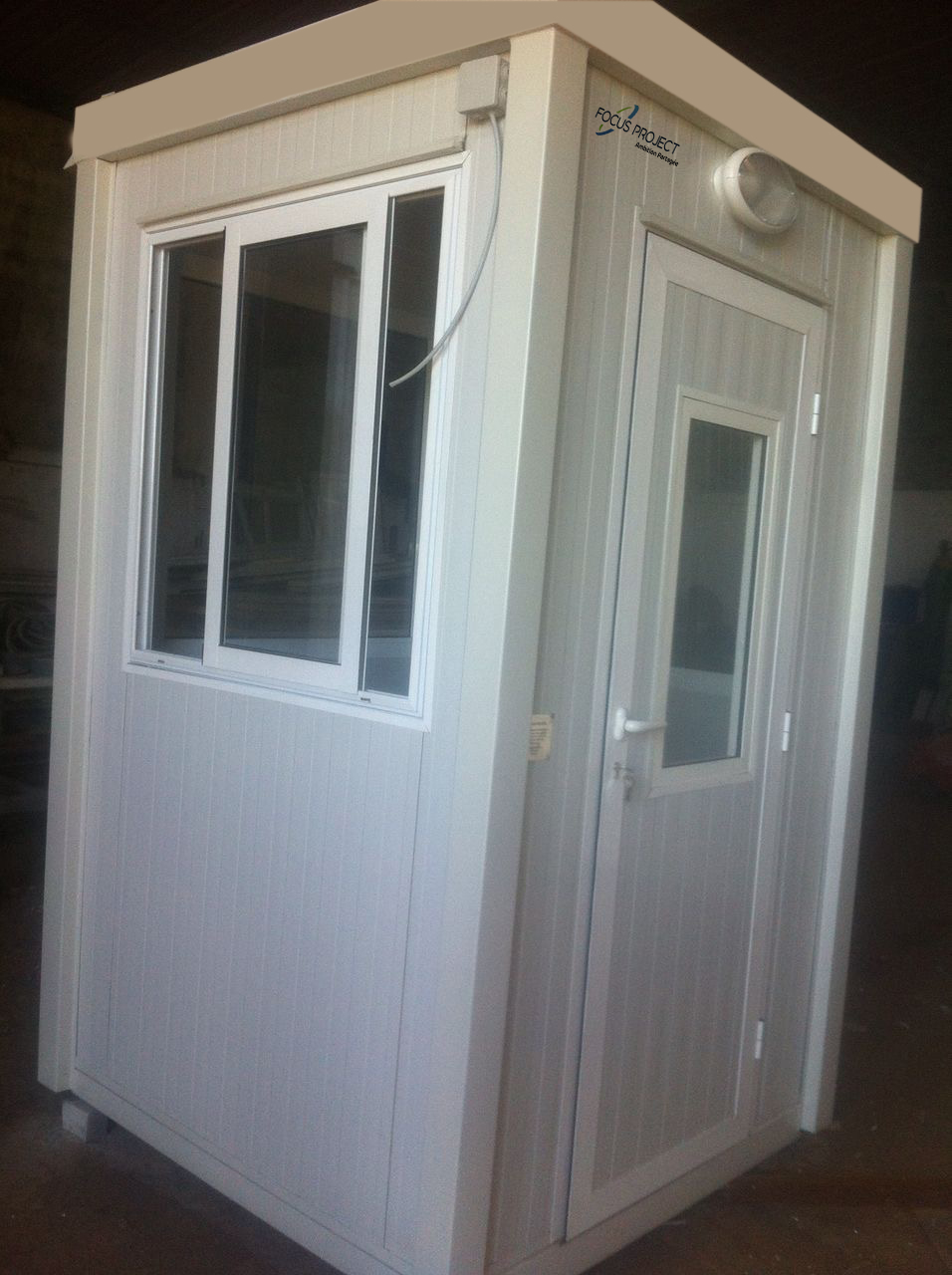 Guérite pour gardiennage avec hauteur sous plafond de 2,20m