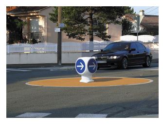 Balise de giratoire idéal pour l'aménagement de petits carrefours - B21 CUBE - STI Balisage routier_1