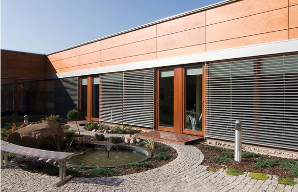 Brise soleil orientable autoportant 100% sur mesure - Lames en Z de 90 mm - Fabrication française et motorisé_1