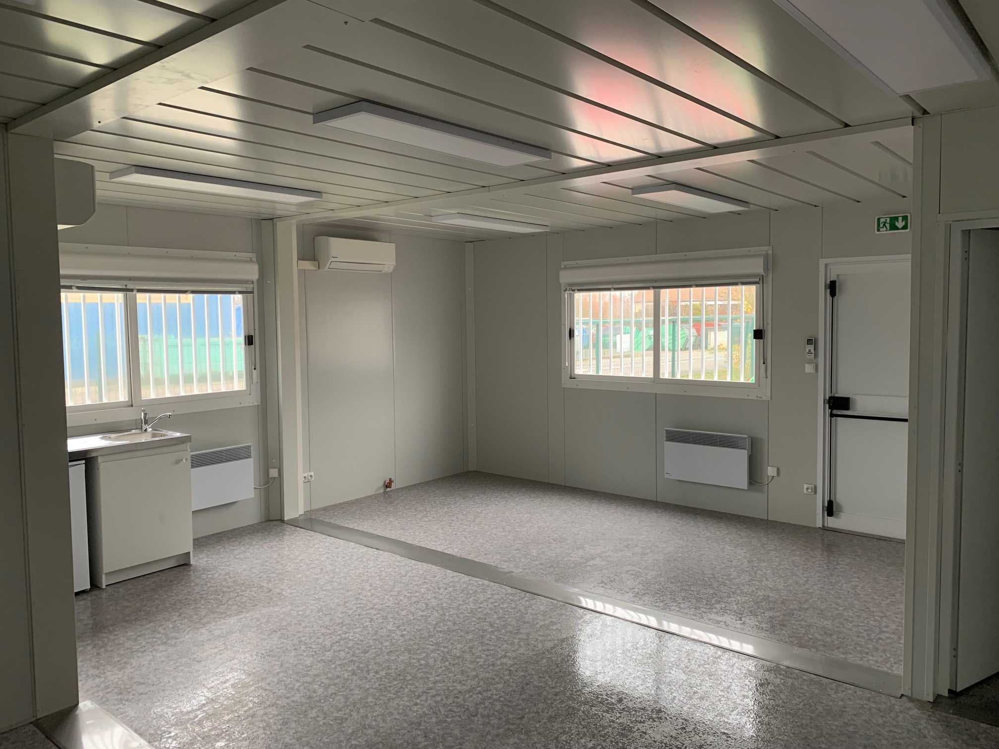 Construction  modulaire  robuste et confortable, déplaçable et réutilisable pour cabine d'atelier - MODULO SOLUTIONS_1