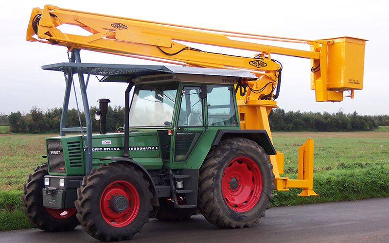 Élévateur à nacelle pour élagage et nettoyage de façades