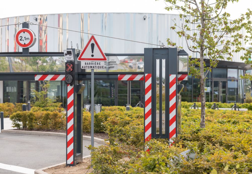 Portique coulissant STOPOCAR SAMSON - Régulation des flux pour véhicules légers - Préfabat_1