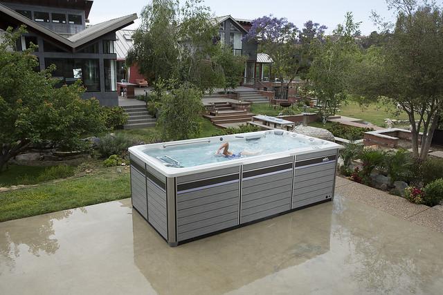 Endless Pools E700 avec sièges d'hydromassage et jets ergonomiques