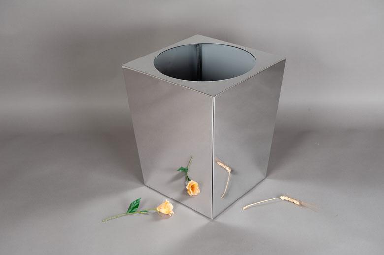 Jardinières pyramidales en aluminium sur-mesure Ozeoflor - Design épuré et choix de couleurs_1