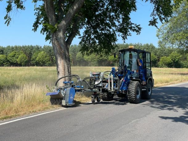 Fraiseuse  d'accotement idéale pour la rénovation et l'entretien de tous types d'accotements routiers - PTH PRODUCTS_1