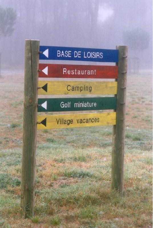 Ensemble de panneaux gravés sur supports bois_1