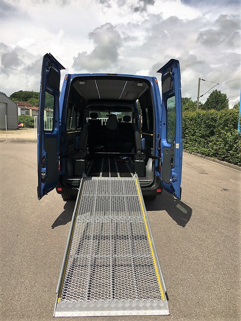Véhicule tpmr renault master l3h2 neuf couleur bleu_1
