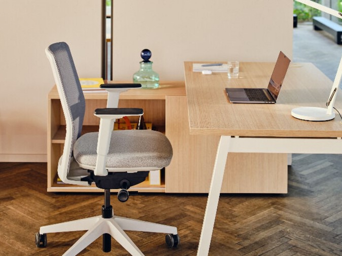 Bureau opératif droit hautement fonctionnel - OGI M - Design ergonomique et modulable_1