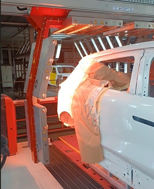 Panneaux IR sur rails pour l'industrie automobile - retouches optimisées_1