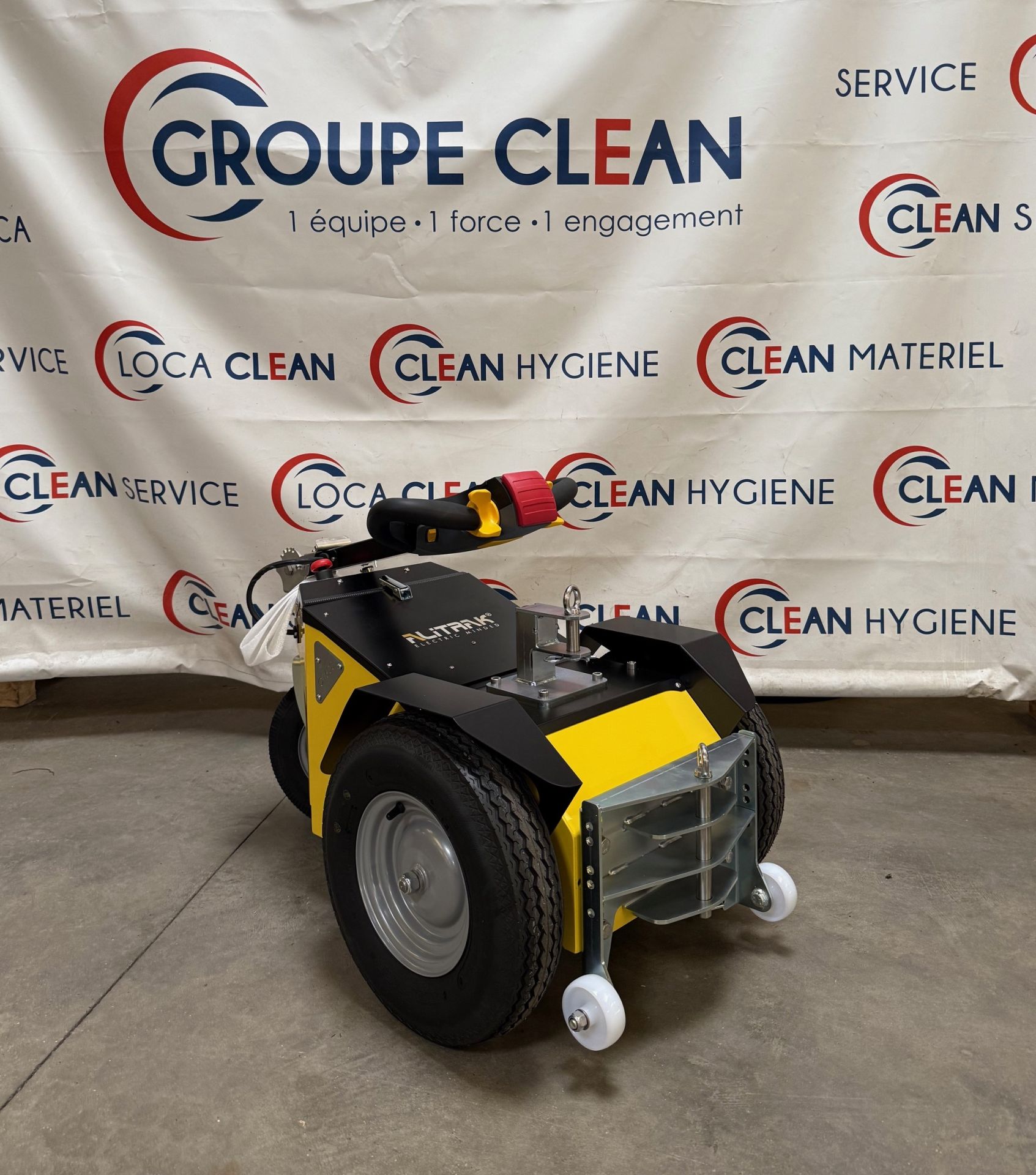 Tracteur pousseur à poubelle_1