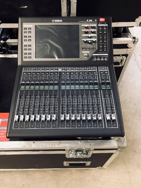 Yamaha QL1 - Console numérique compacte et performante avec intégration réseau Dante_1