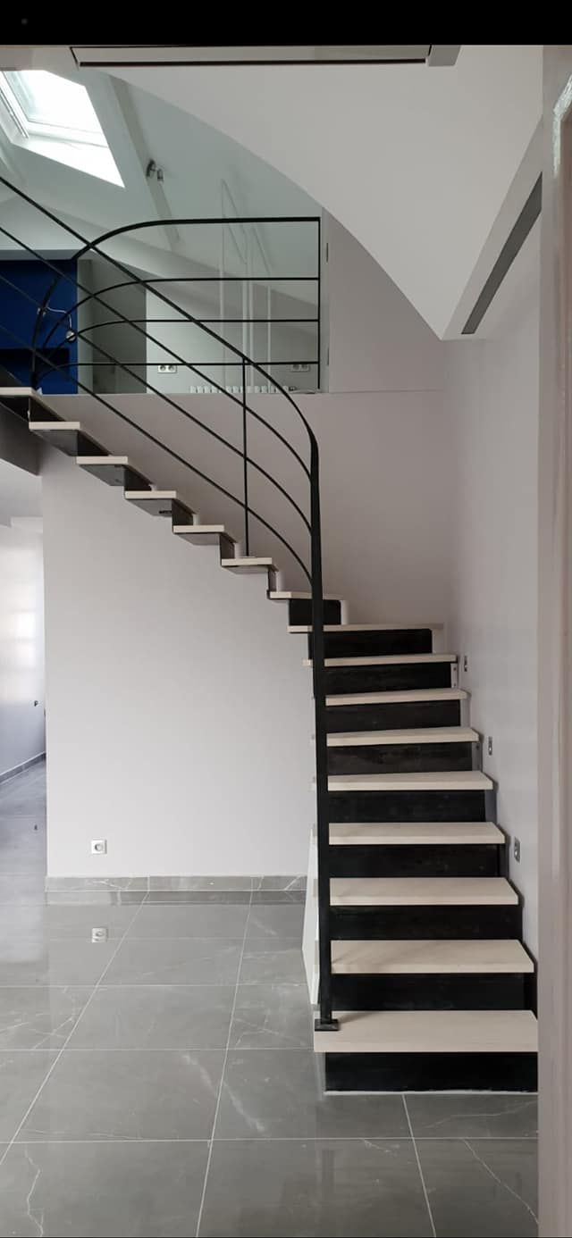 Escalier tournant  acier-pierre_1