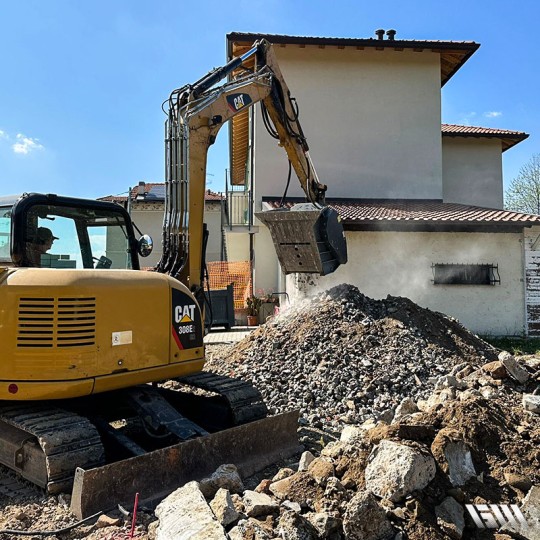 Godet concasseur CBF-L - CM Crushers - Granulométrie ajustable 15-80mm - Compatible pelle, mini-pelle, skip loader et chargeuse_1