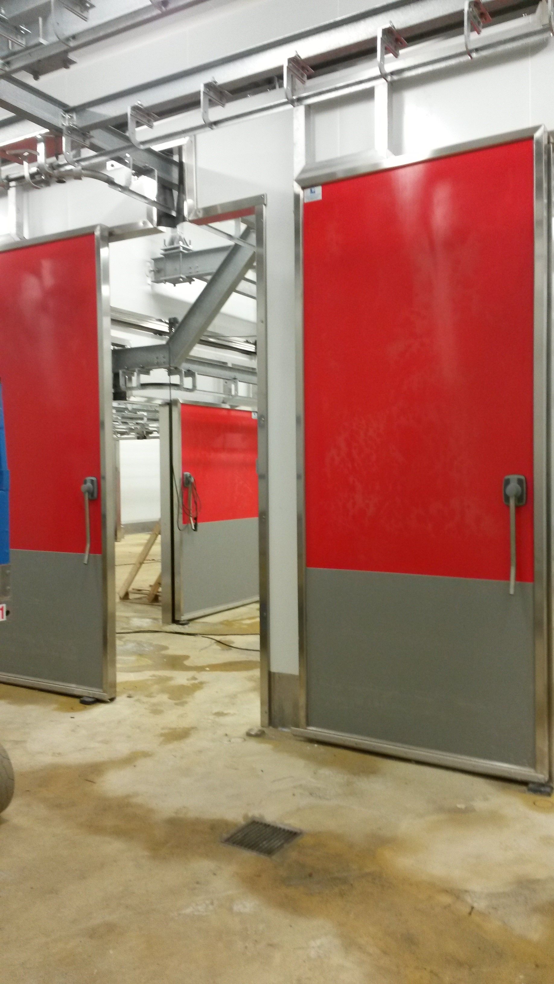 Porte coulissante industrielle avec huisserie inox