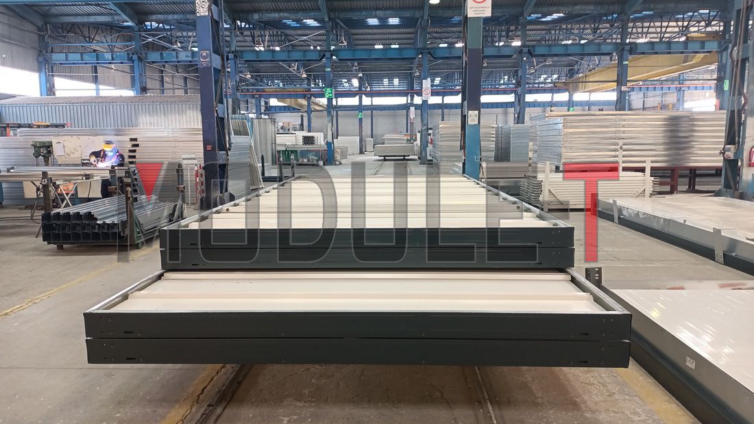 Bungalow de chantier livré avec équipements électriques aux normes NF