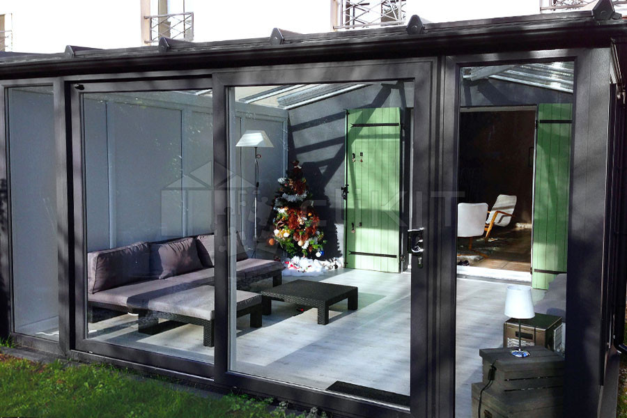 Véranda NORWICH V2 munie de toiture à trois pans_1