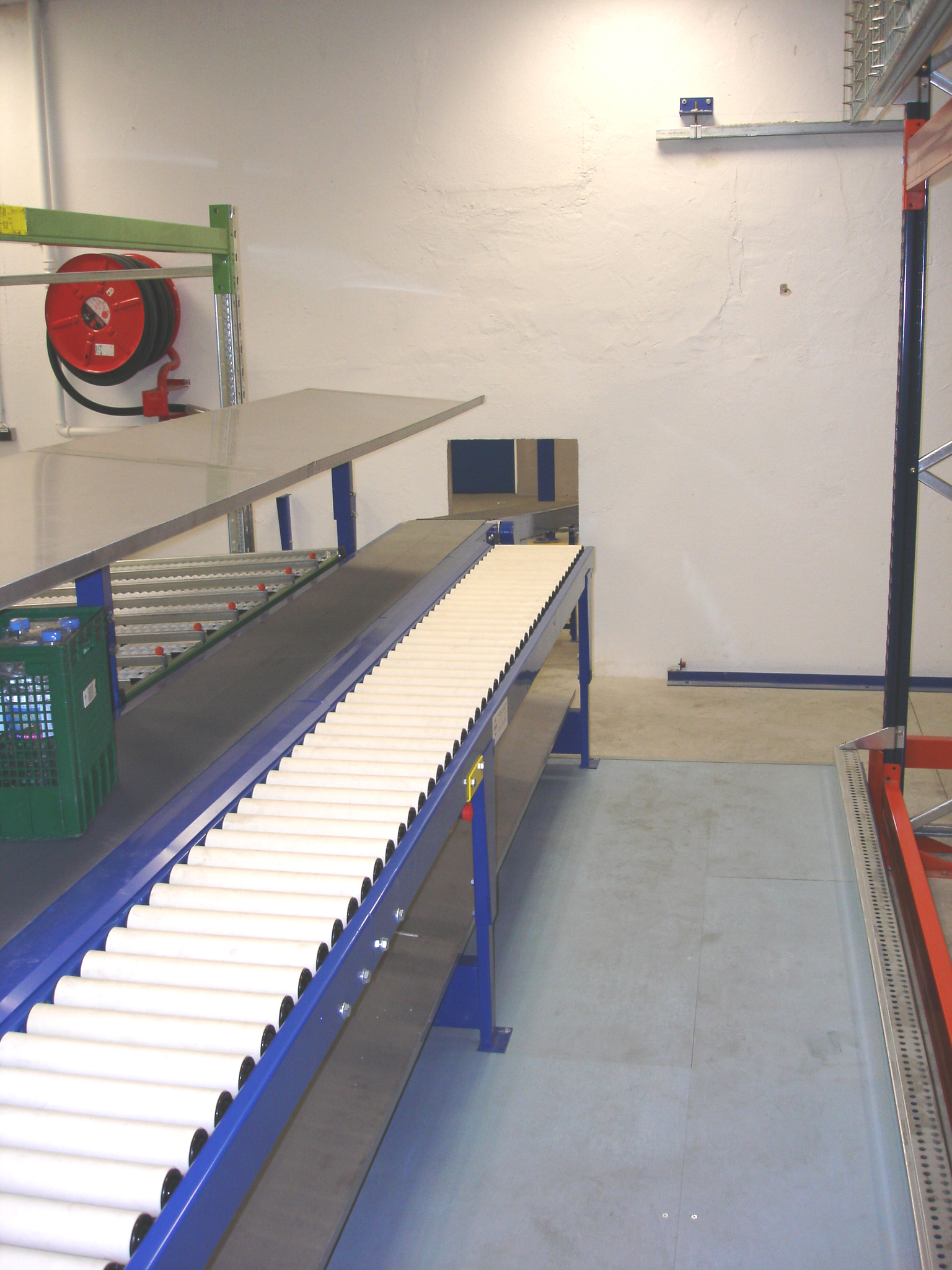 Transporteur à rouleaux - Assemblage avec transporteur à bande - Charges jusqu'à 50 kg ou 40 kg - Largeur et longueur sur mesure_1