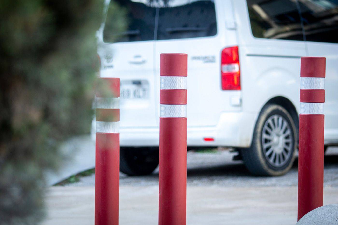 Borne en polyuréthane rouge Maia H214ZR - bandes réfléchissantes, flexible et résistante_1