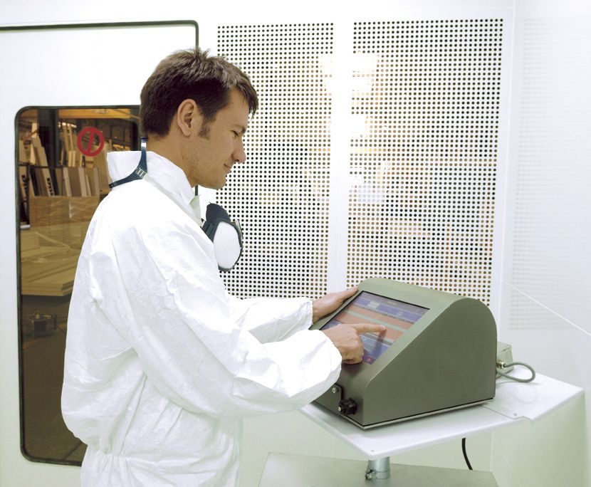 Laboratoire de peinture ventilé destiné à la préparation des teintes constructeurs en carrosserie automobile_1