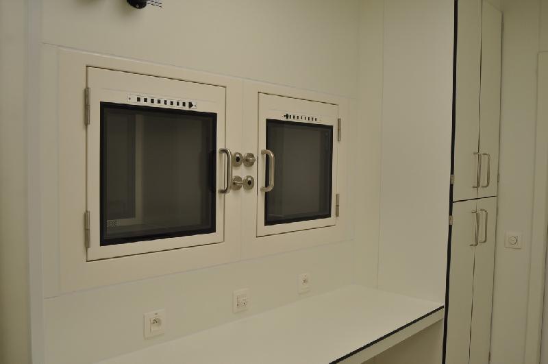 Mini sas de transfert avec étanchéité par joint statique