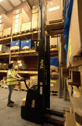 Gerbeur électrique ergonomique et maniable - Hauteur de levée 2,98 m - Charge 1,2 T - Disponible en location_1