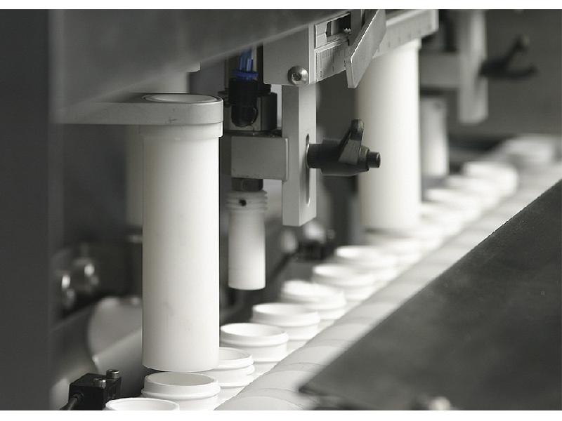 Cl 200 - Cotonneuse automatique pour contenants jusqu'à 200 par minute - fabrication robuste et compacte_1