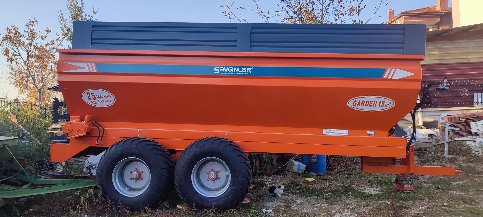 Épandeur à fumier 15 tonnes - système de chaîne (Garden)_1