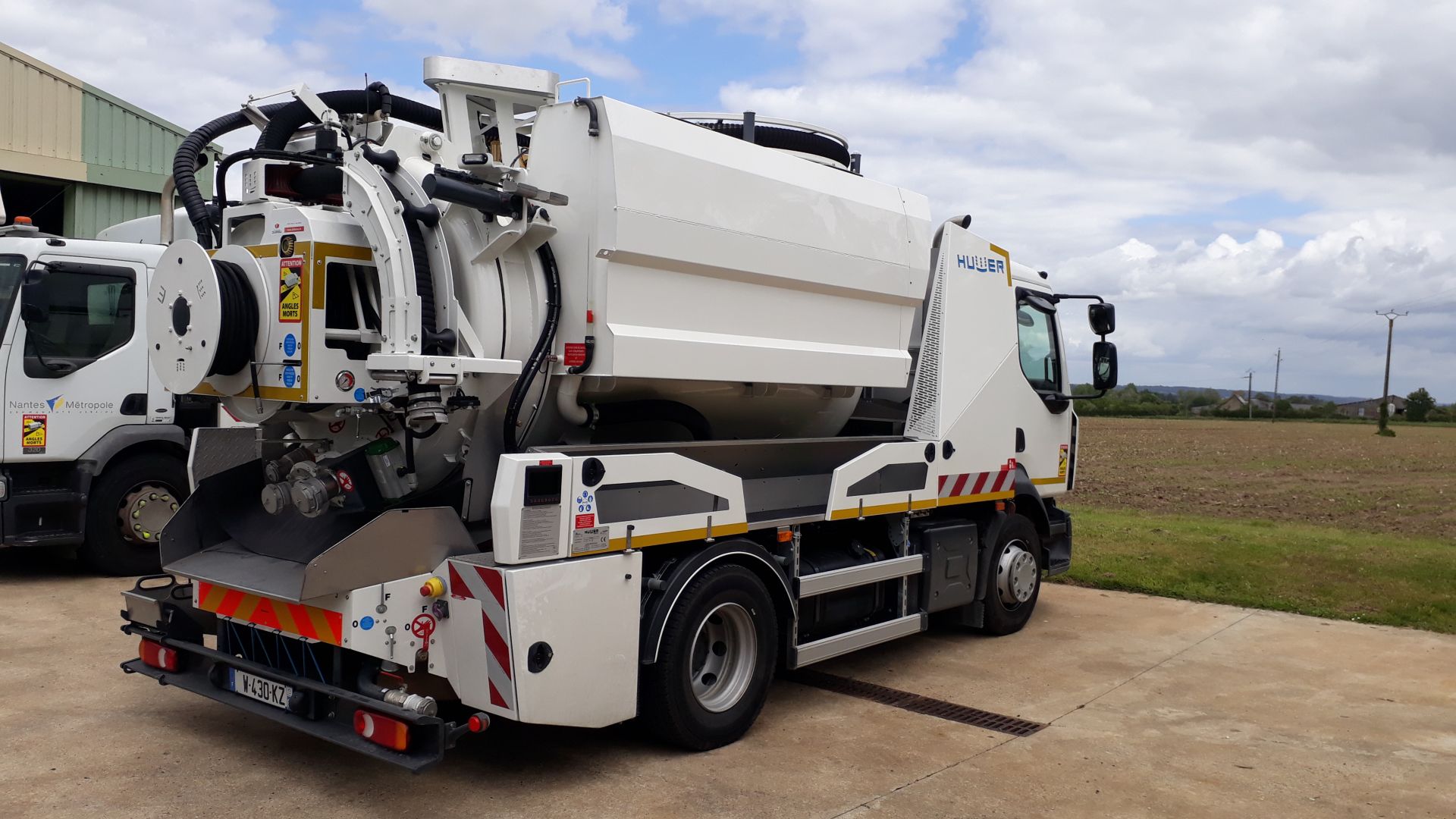 Hurban v3 - Hydrocureur 16t - Capacité de 8,3 m³ - Conçu pour accès difficiles en milieu urbain_1