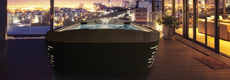 J-500 - Spa Jacuzzi avec design innovant et hydromassage performant_1