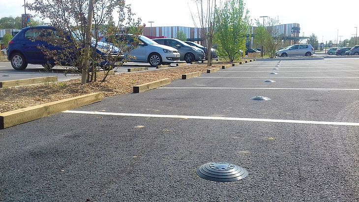 Système de comptage et guidage à la place pour parkings