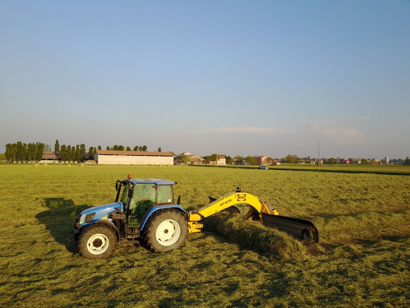 Rt 870 - Andaineur à tapis ROC SRL - Système de suspension arrière unique et ramassage révolutionnaire_1