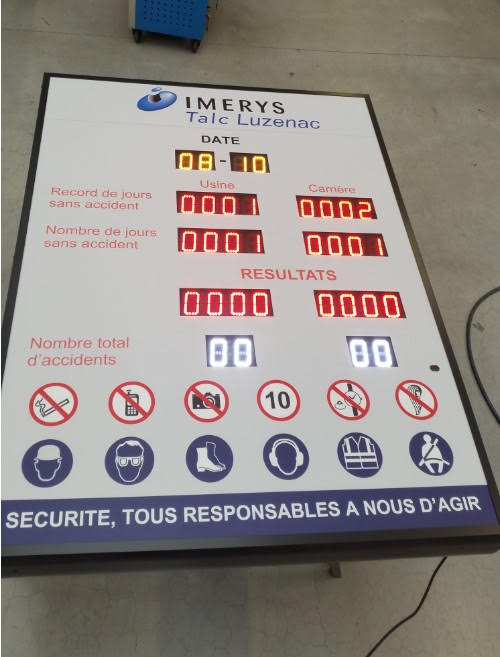 Afficheur lumineux de sécurité - tableau de sécurité extérieur - QLSO 25.08 - statistiques sécurité - caractères verts et rouges_0
