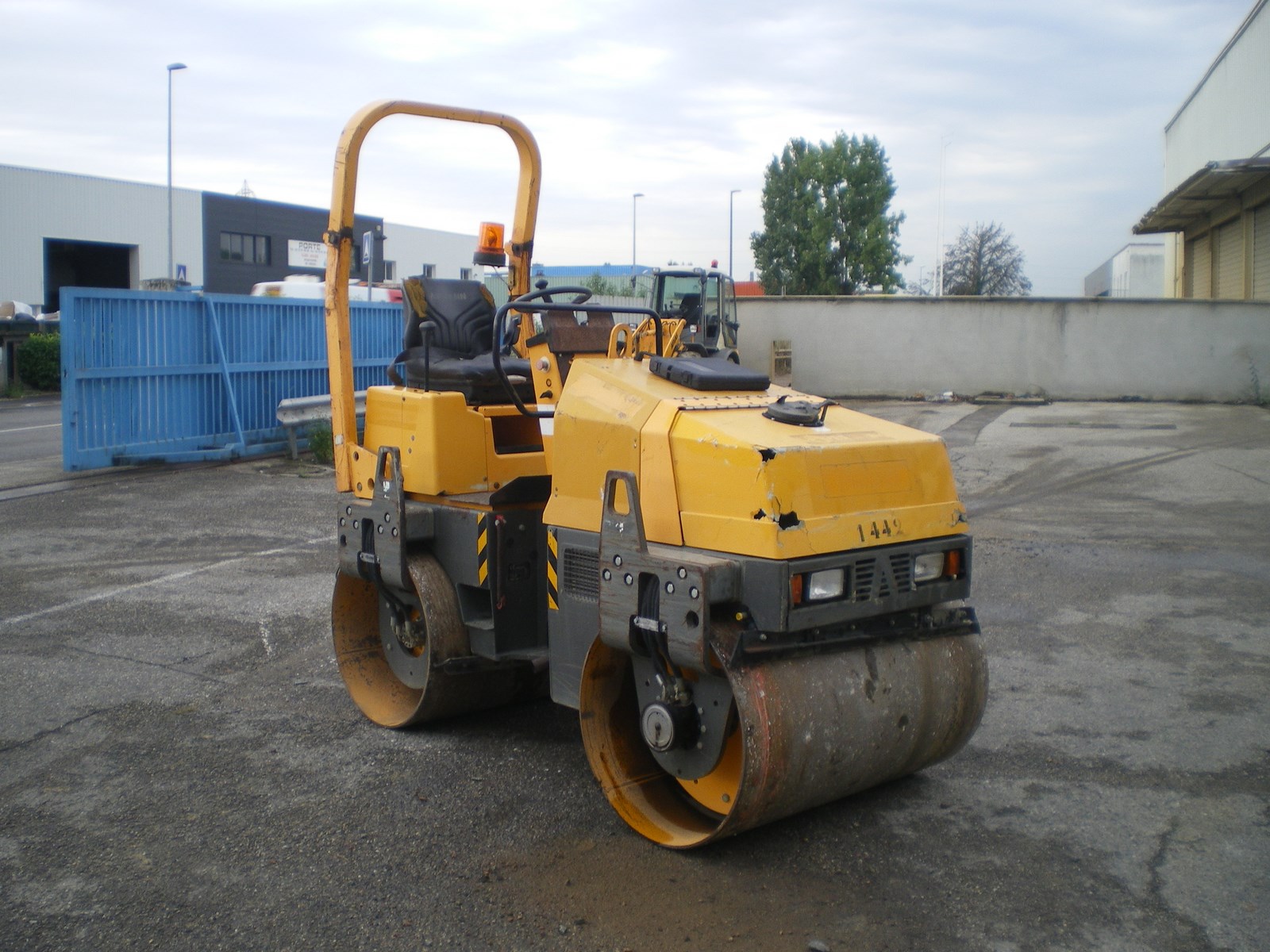 Rouleau compresseur amman 2.5t_1