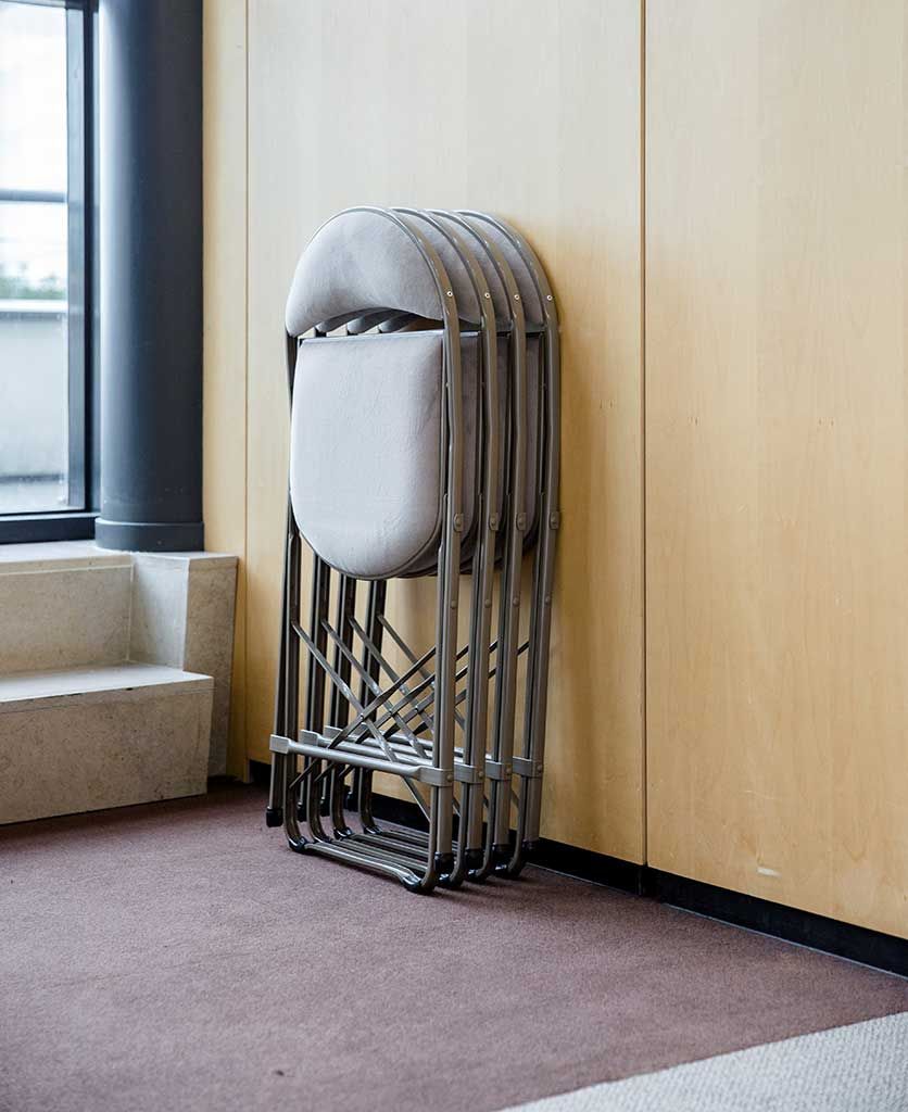 Archibald - Chaise pliante en velours non feu M1 - structure en U extra plate - fabriquée en France_1