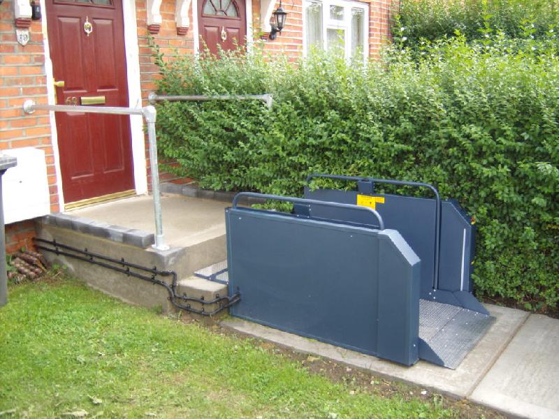 Petite plateforme verticale  - installation intérieure et extérieure - pour fauteuil roulant - Wessex SP 500_1