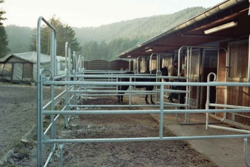 Barrière agricole 1m40 - 3 traverses - GE 240/140/3 - 2m40 x 1m40 en acier galvanisé_1