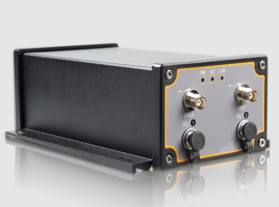 M300 - Récepteur UHF, GNSS, GPS, GLONASS, GALILEO robuste, polyvalent et modulaire avec suivi de constellation complète_1